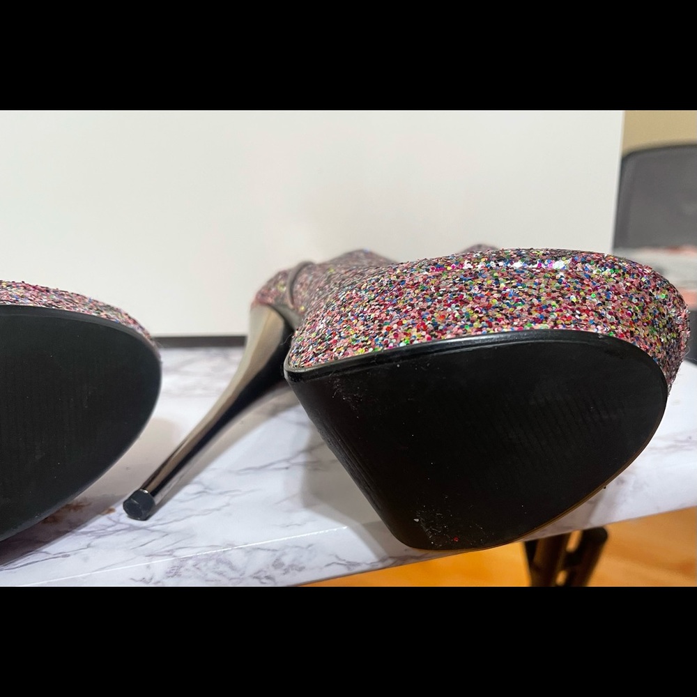Size 5.5 Glitter shoes multicolor shoes (new shoes)